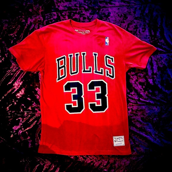 Mitchell & Ness Other - Mitchell & ness bulls t-shirt